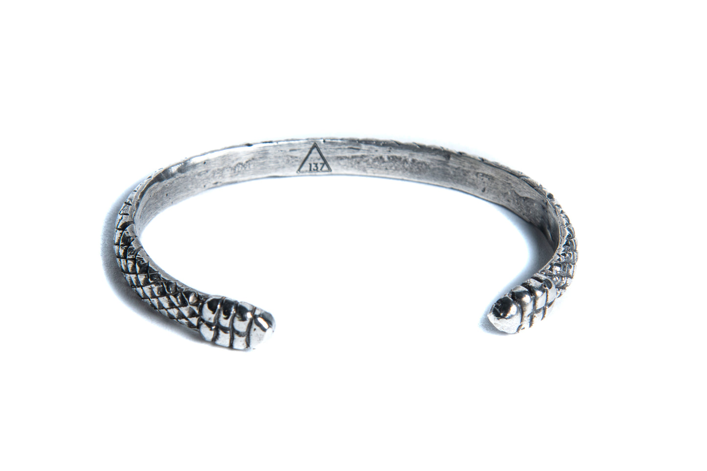 El brazalete de la serpiente de cascabel