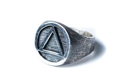 Anillo de sello triangular