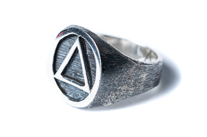 Anillo de sello triangular